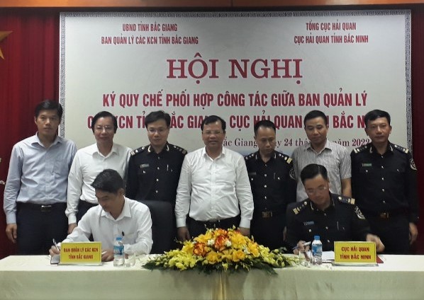 Ban Quản lý các KCN tỉnh Bắc Giang và Cục Hải quan tỉnh Bắc Ninh ký kết Quy chế phối hợp về công...