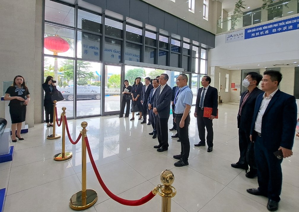 Đại sứ đặc mệnh toàn quyền Trung Quốc thăm và làm việc tại KCN Quang Châu, tỉnh Bắc Giang