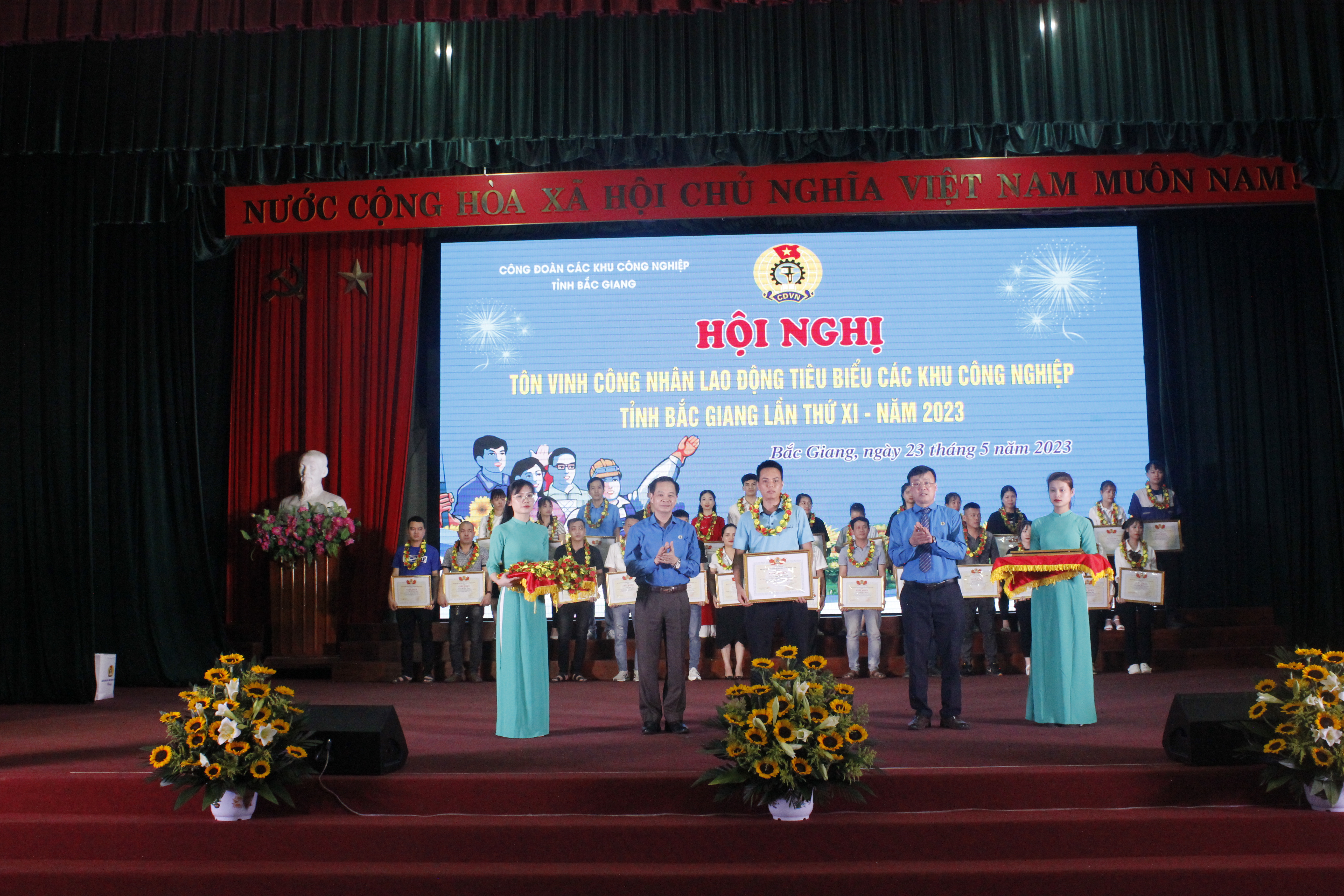 Hội nghị tôn vinh công nhân lao động tiêu biểu các khu công nghiệp tỉnh Bắc Giang lần thứ XI-năm...
