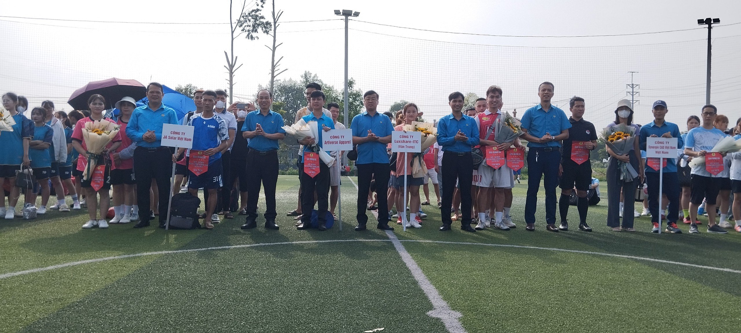 Công đoàn Các khu công nghiệp tỉnh Bắc Giang khai mạc giải bóng đá Nam-Nữ CNLĐ Cụm thi đua KCN Quang Châu và Vân Trung lần thứ nhất- năm 2024